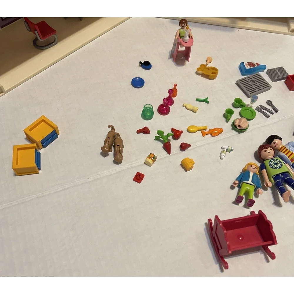 Playmobil Dollhouse 2005 Folding Take Along Play House w/People And‎ Accessories